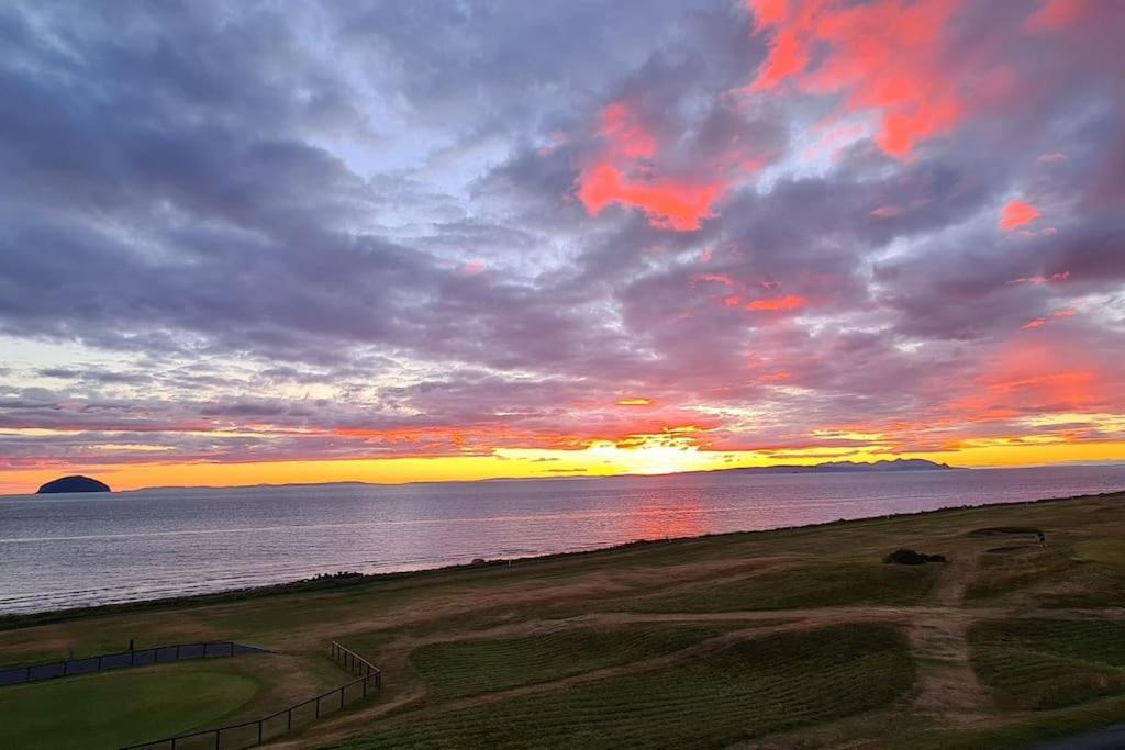 Girvan - Sea View Beach Access Apartment Exteriör bild