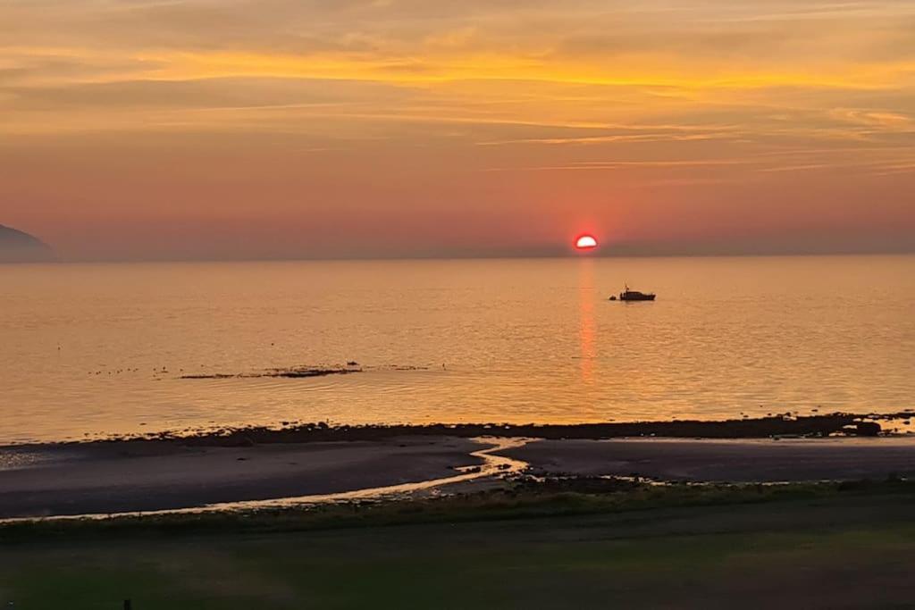 Girvan - Sea View Beach Access Apartment Exteriör bild